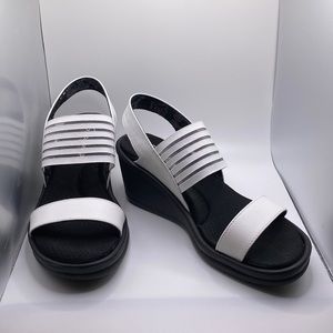 NIB Skechers White Rumblers SCI-FI Wedge Sandals with Memory Foam sz 7